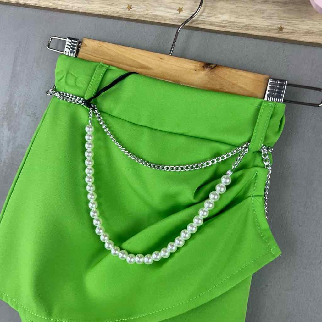 Shorts mit Rockeffekt und Perlen