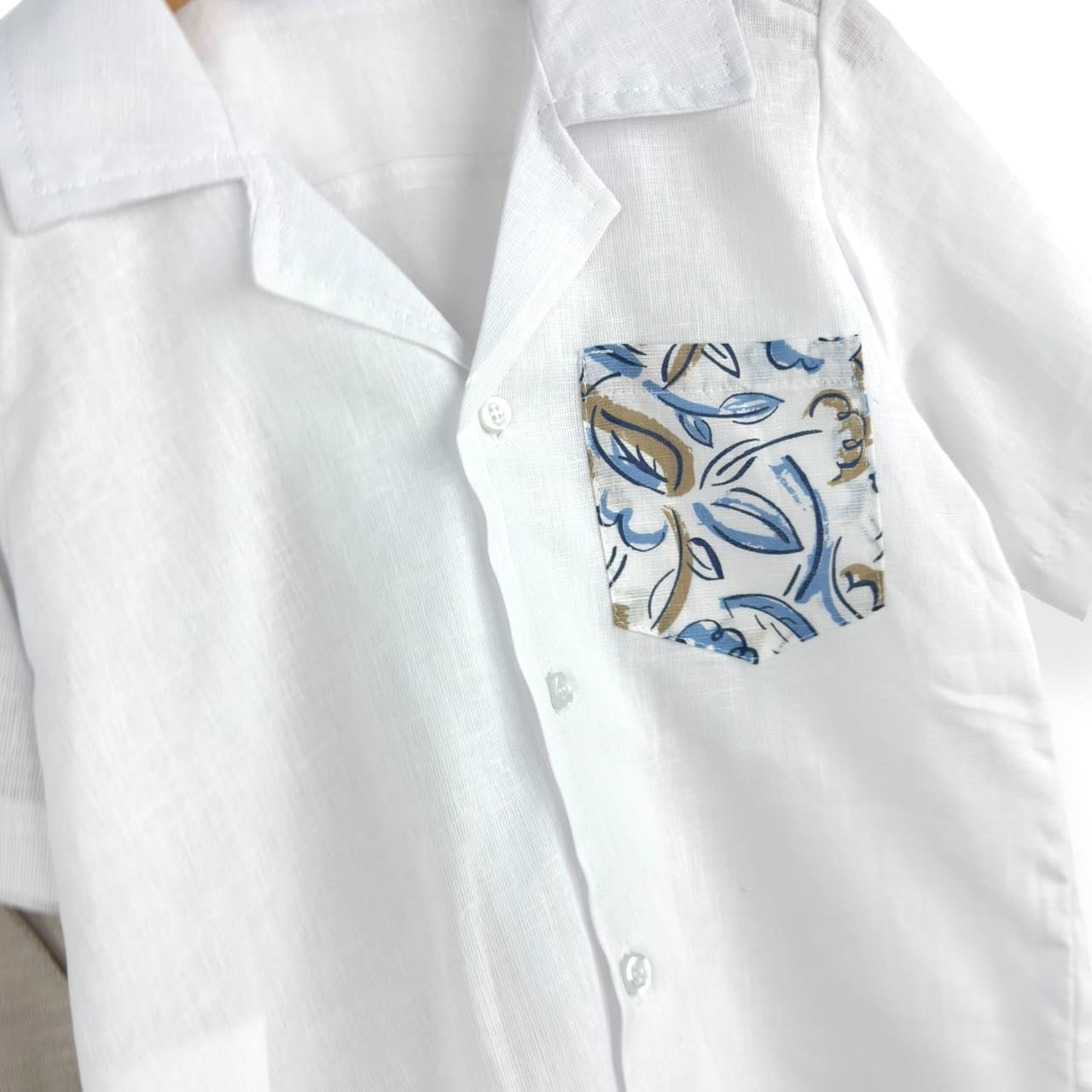 Neugeborenen-Leinenanzug