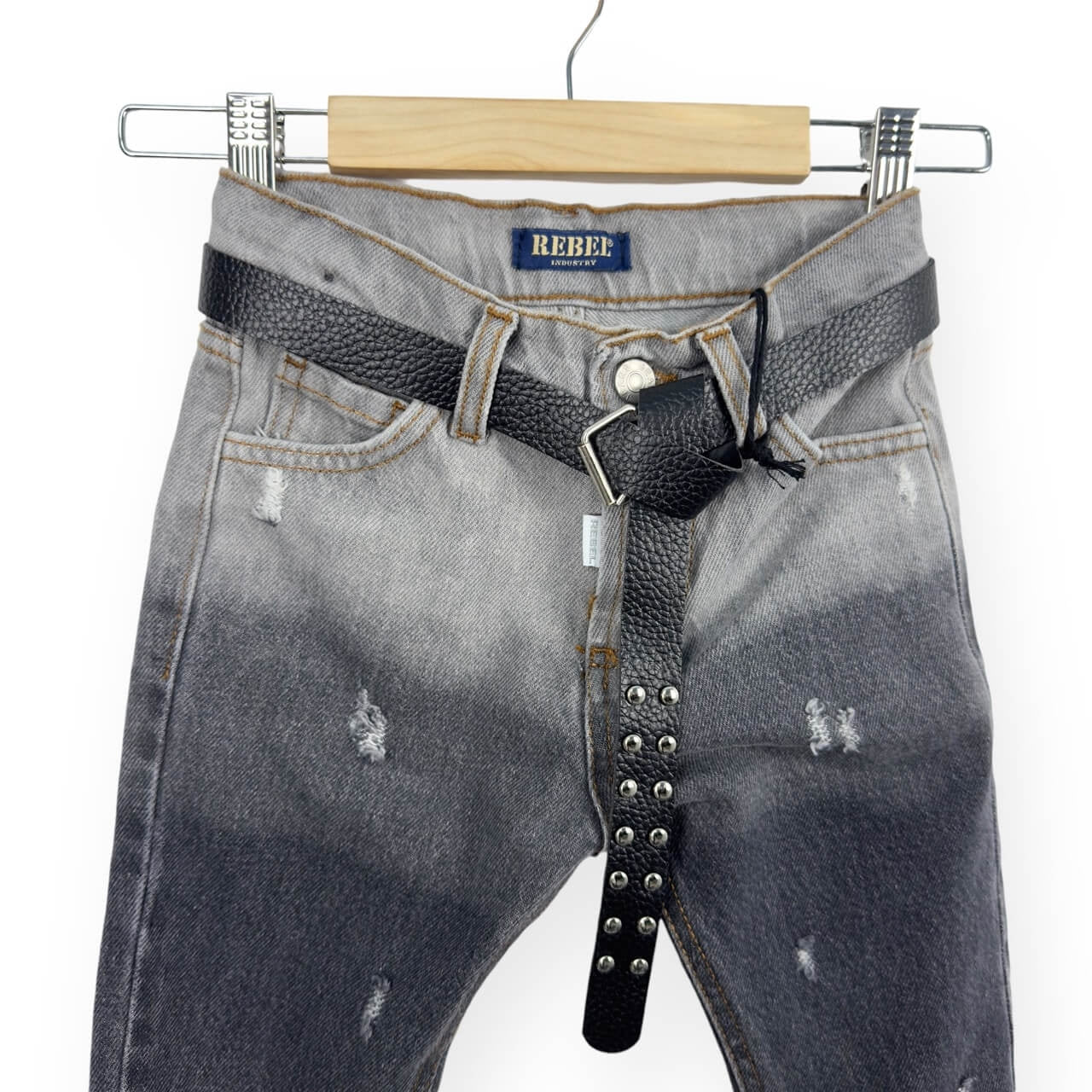 Jungenjeans mit Gürtel
