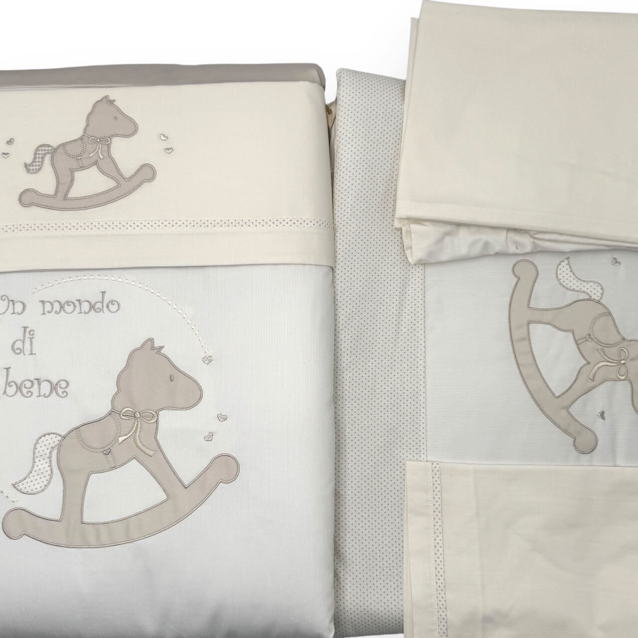 Komplette Bettdecke mit Laken und Nestchen