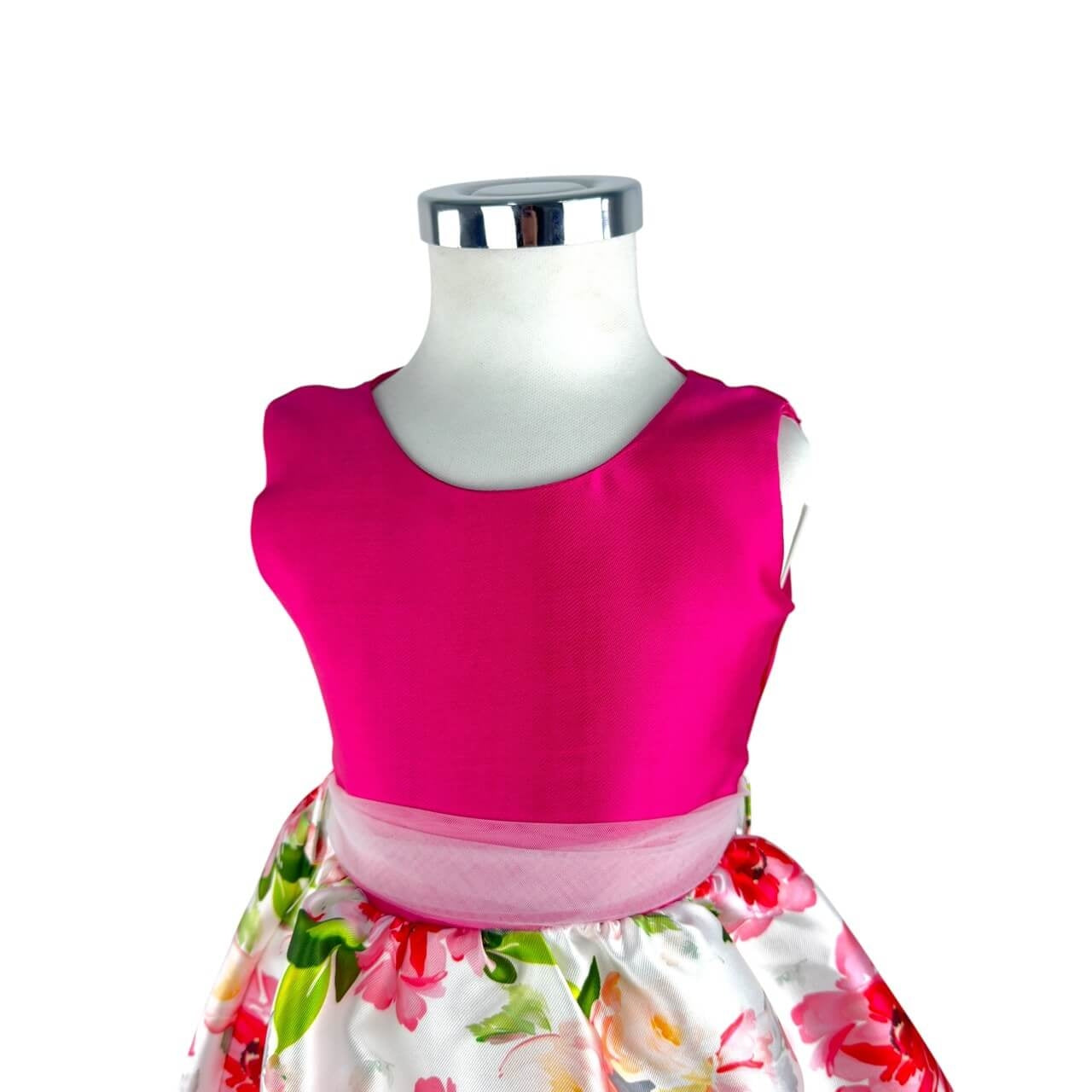 Elegantes Kleid für kleine Mädchen