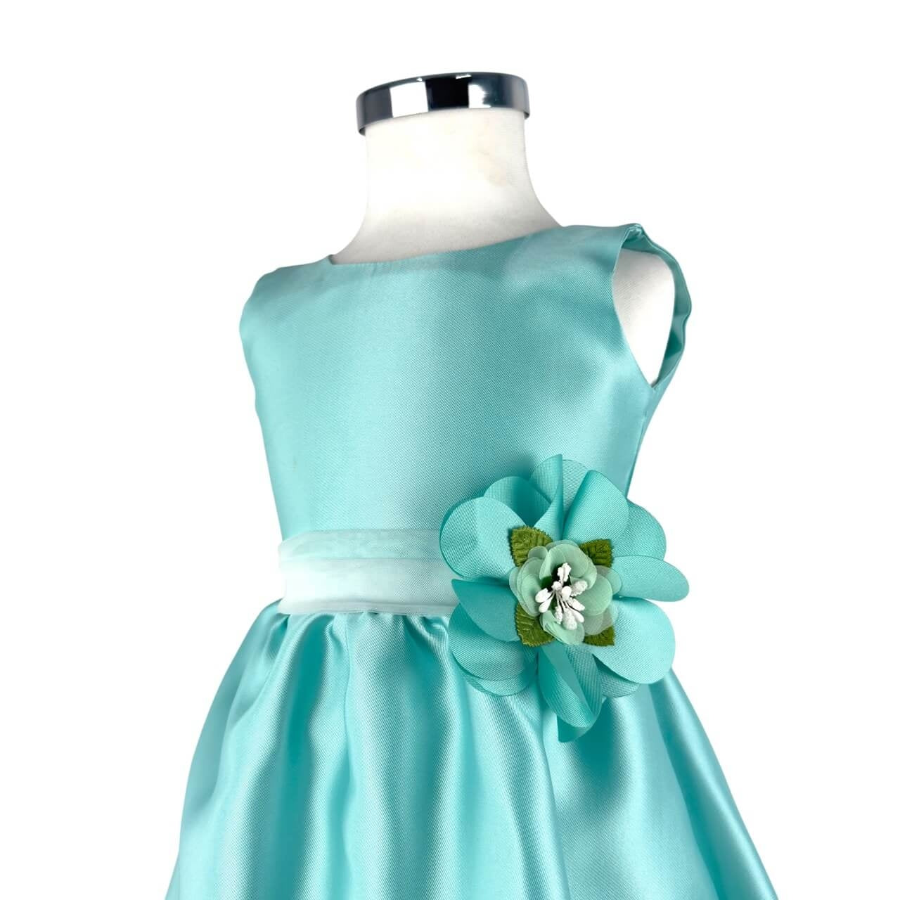 Elegantes Kleid für kleine Mädchen