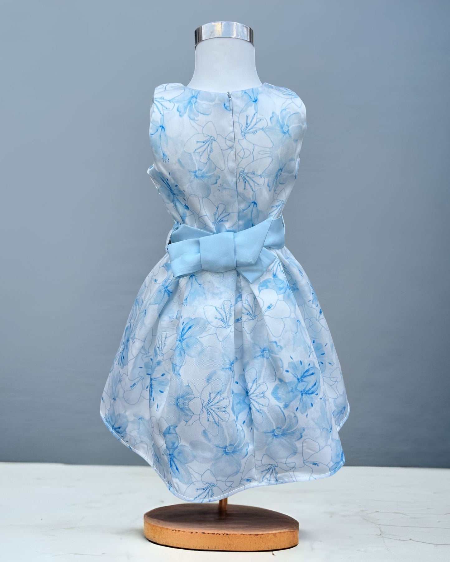 Elegantes Kleid für kleine Mädchen