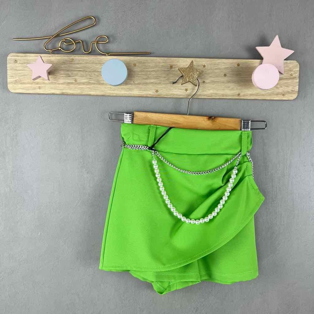 Shorts mit Rockeffekt und Perlen