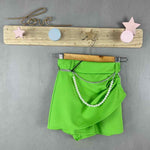 Shorts mit Rockeffekt und Perlen