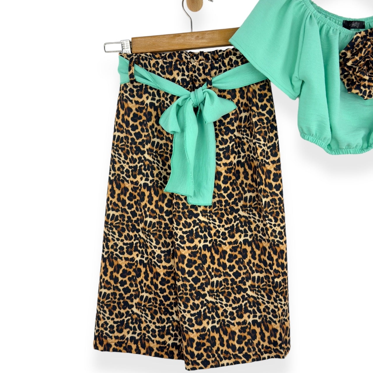 Animal-Print-Outfit für Mädchen