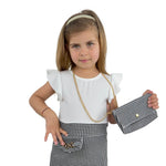 Kleines Mädchenkleid mit Handtasche