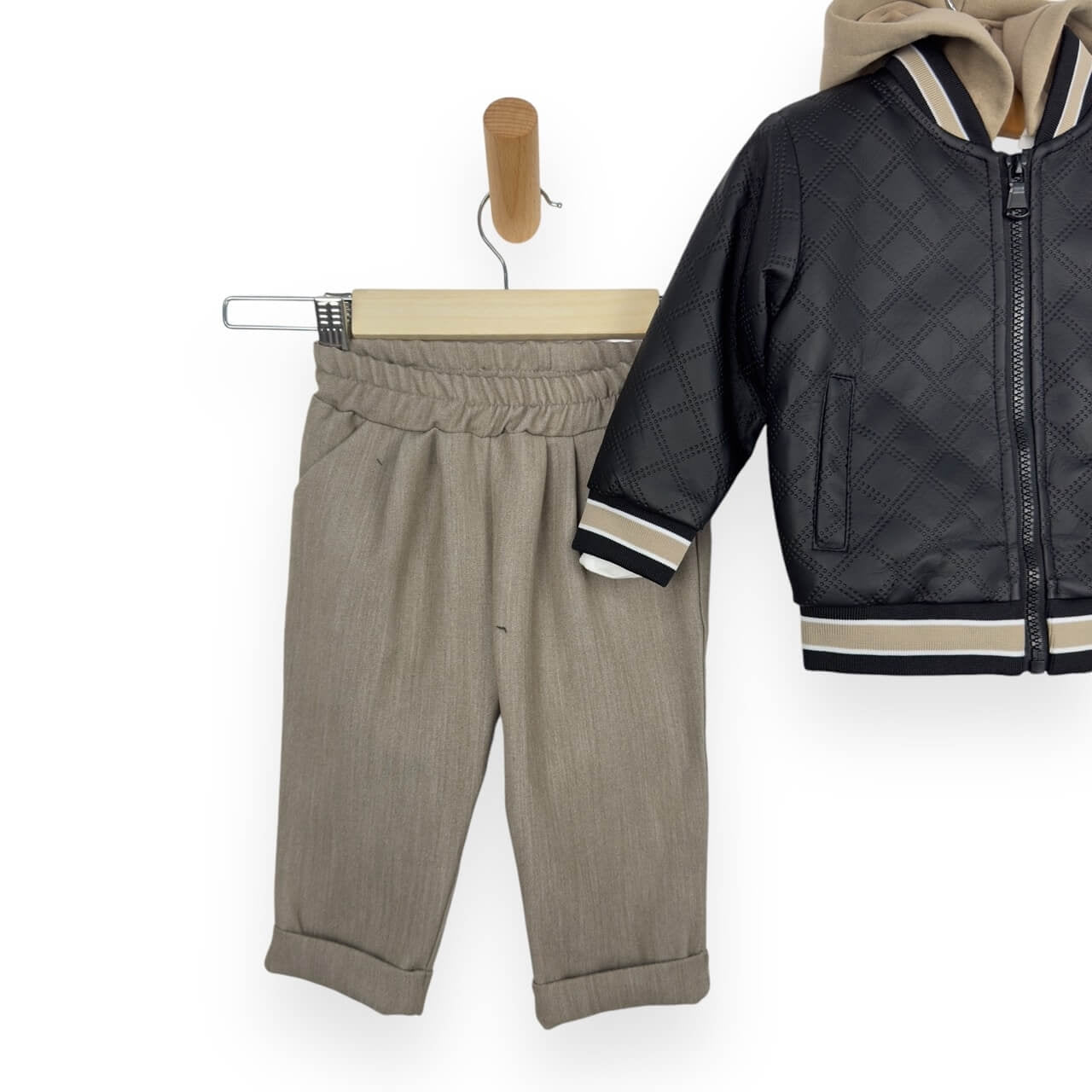 Baby-Outfit mit Öko-Lederjacke