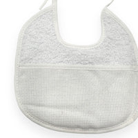 Besticktes Lätzchen mit Ida Canvas