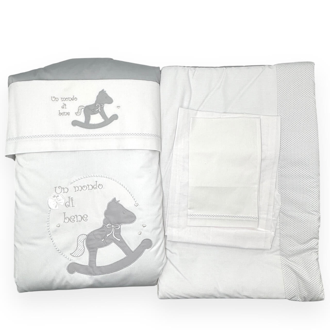 Komplette Bettdecke mit Laken und Nestchen