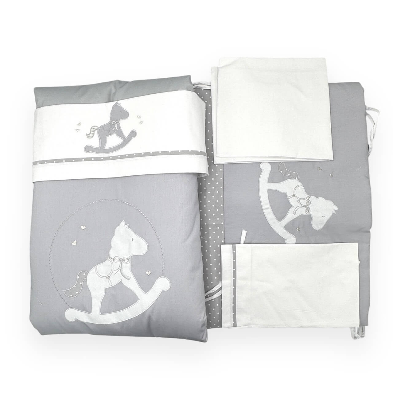 Komplette Bettdecke mit Laken und Nestchen