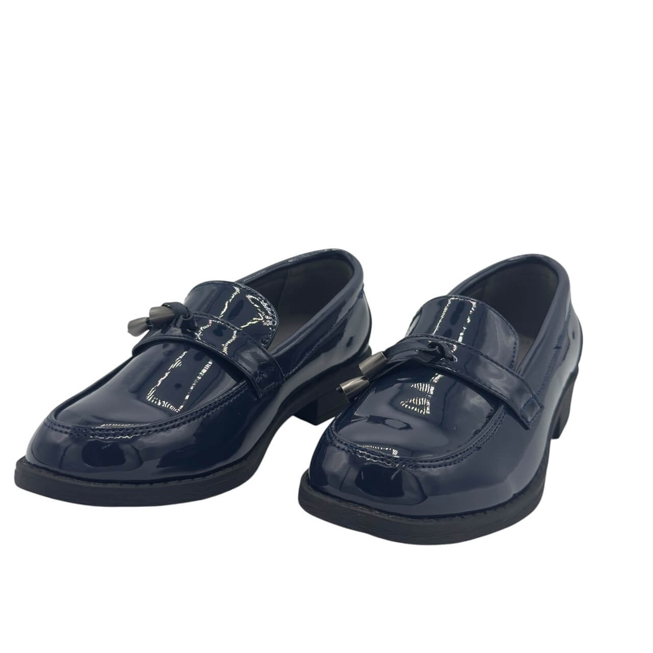 Eleganter blau glänzender Mokassin