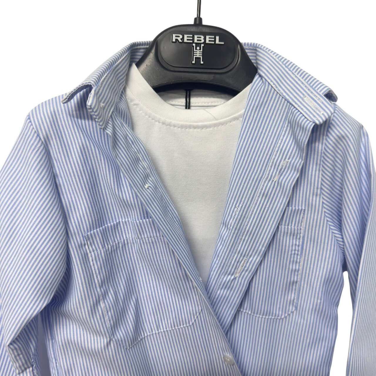 Komplett – Gestreiftes Hemd + Weißes T-Shirt