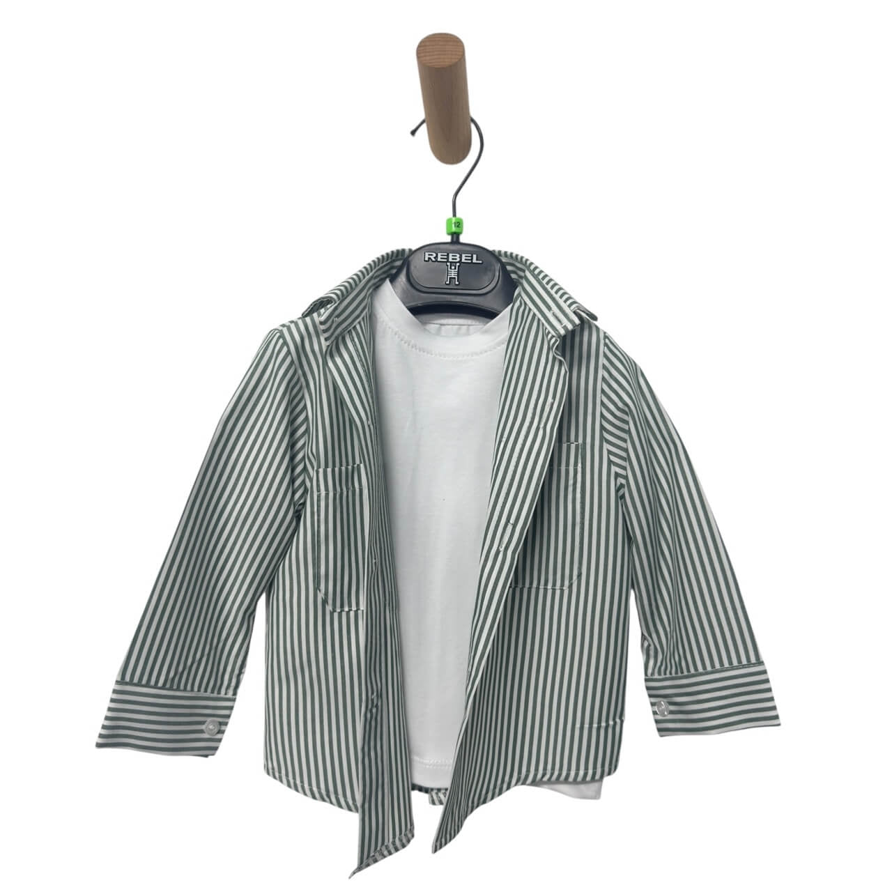 Komplett – Gestreiftes Hemd + Weißes T-Shirt