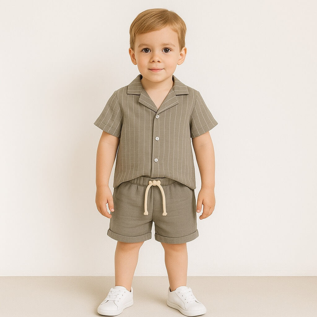 Gestreifter Babyanzug