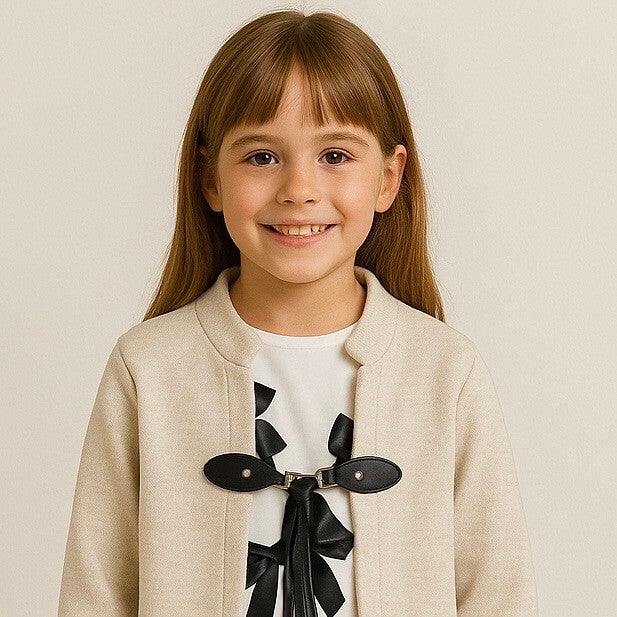 Strickjacke + T-Shirt. Warme Baumwolle 