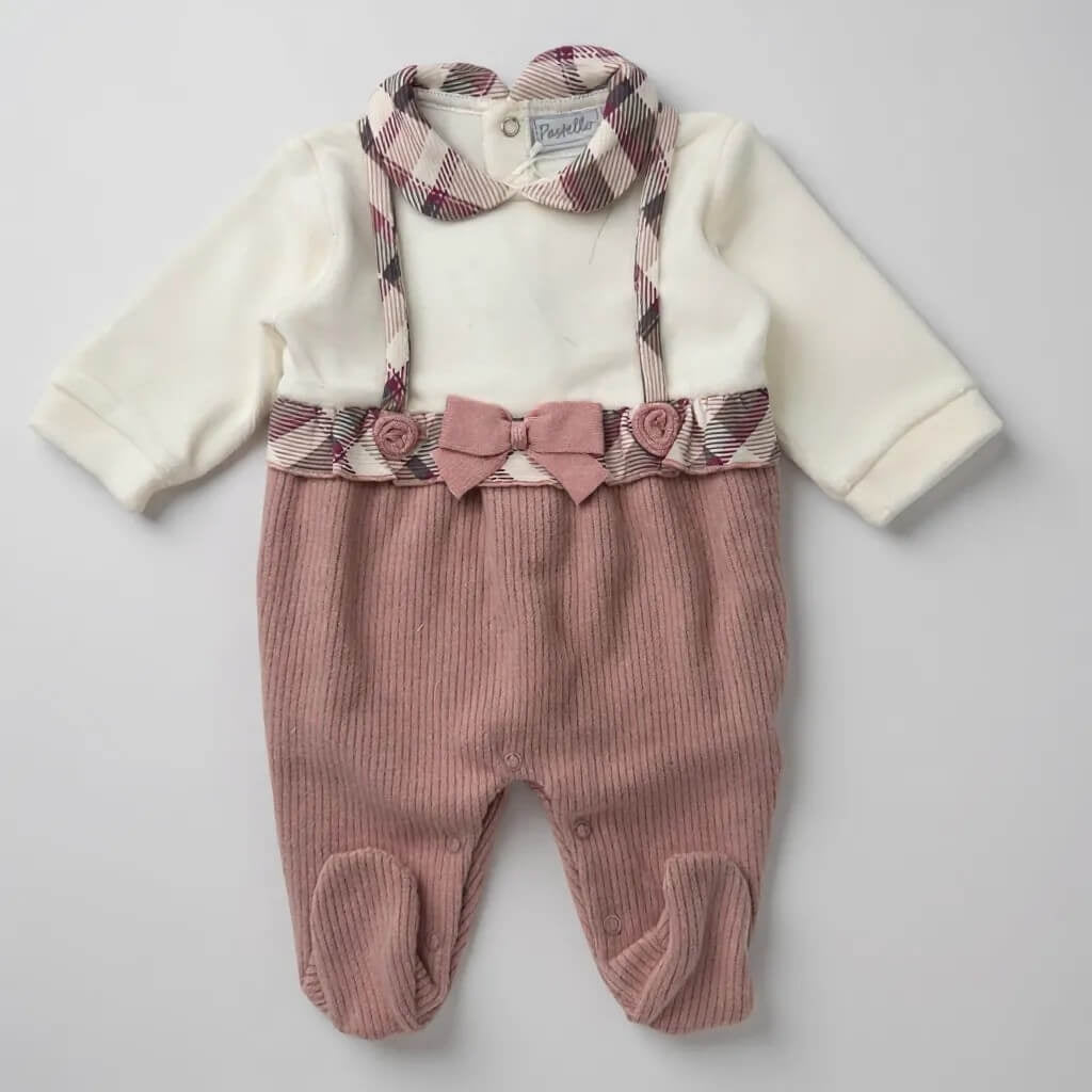 Pastellfarbener Chenille-Strampler