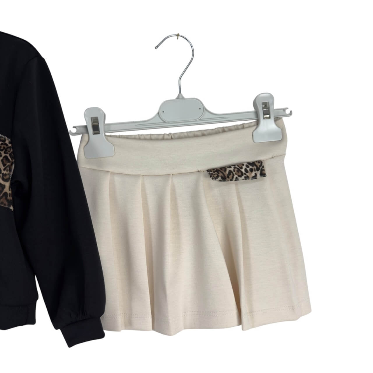 Completo Bambina 2 Pezzi – Felpa con Cappuccio e Gonna a Pieghe