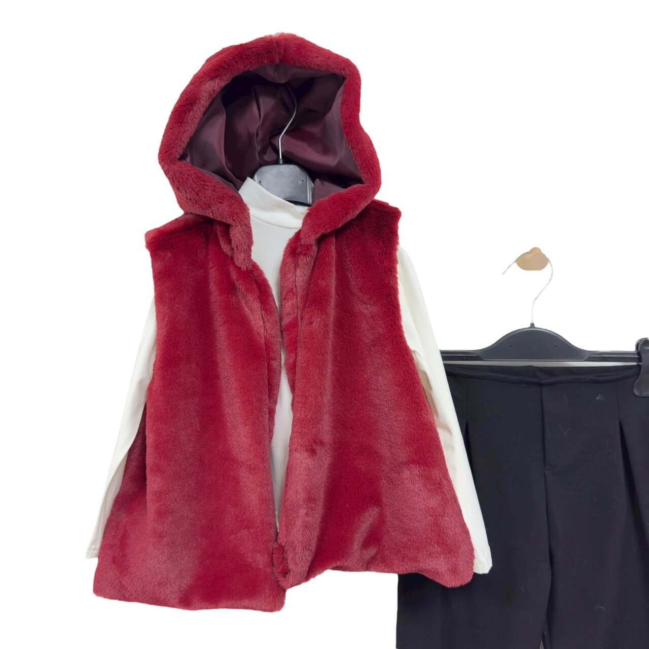 Baby-Outfit mit Fellbesatz