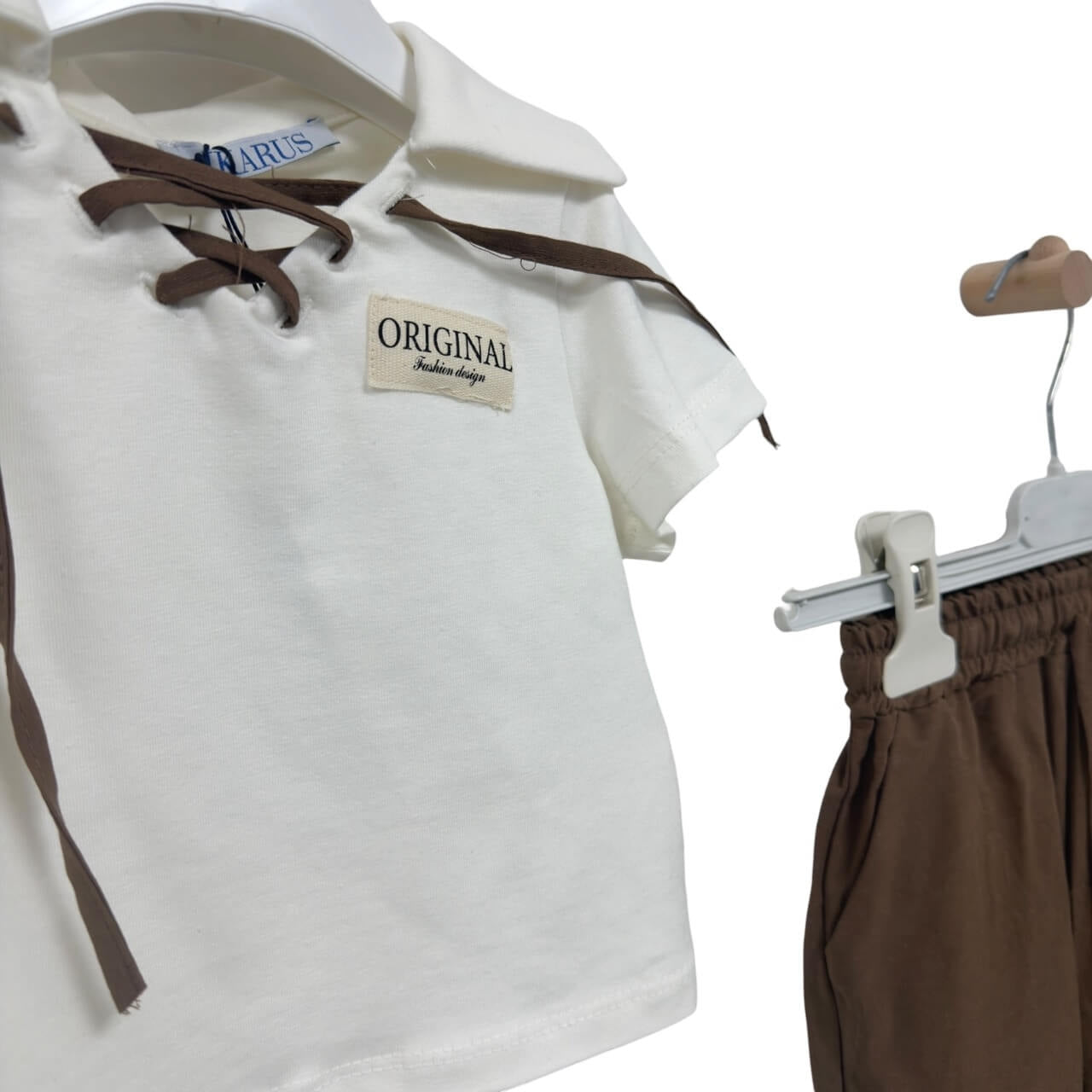 Neugeborenen-Outfit aus Baumwolle