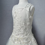 Elegantes Kleid für kleine Mädchen