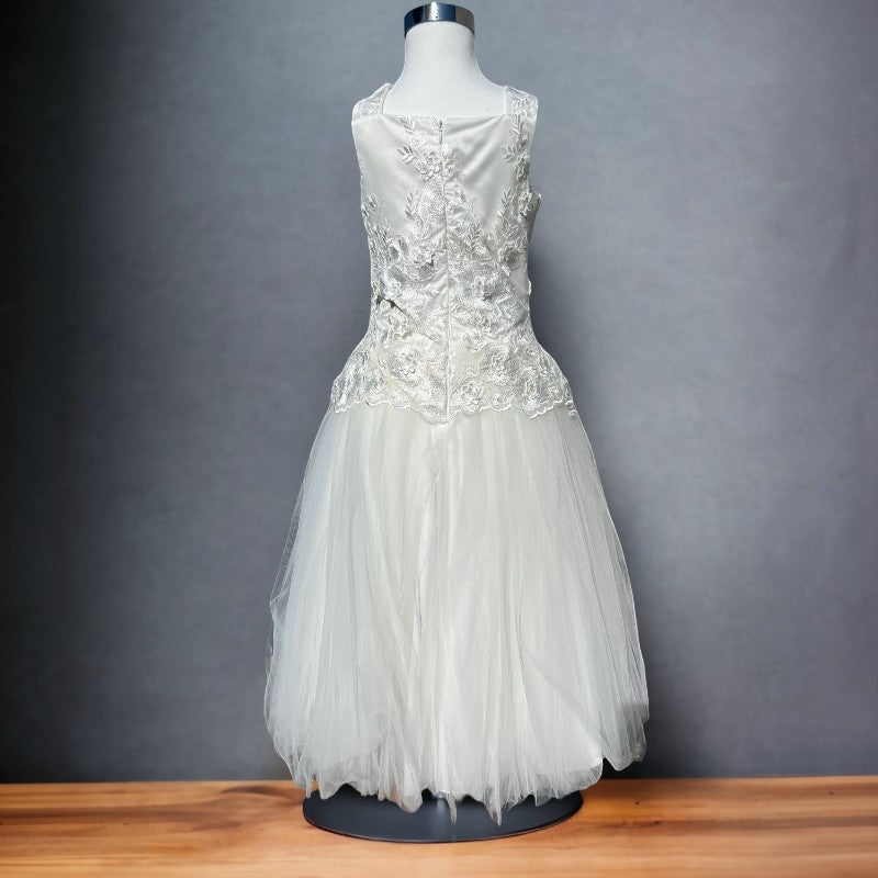 Elegantes Kleid für kleine Mädchen