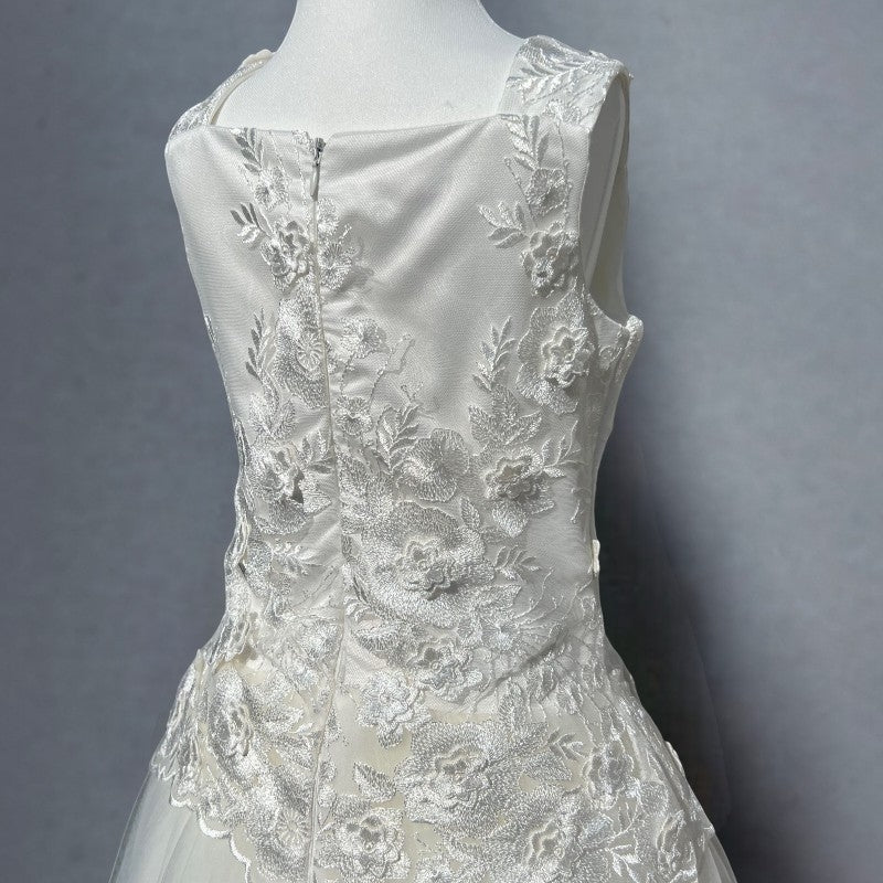 Elegantes Kleid für kleine Mädchen