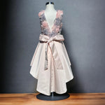 Elegantes Kleid für kleine Mädchen