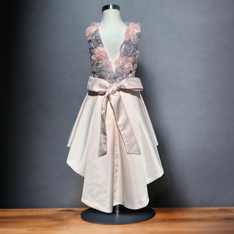 Elegantes Kleid für kleine Mädchen