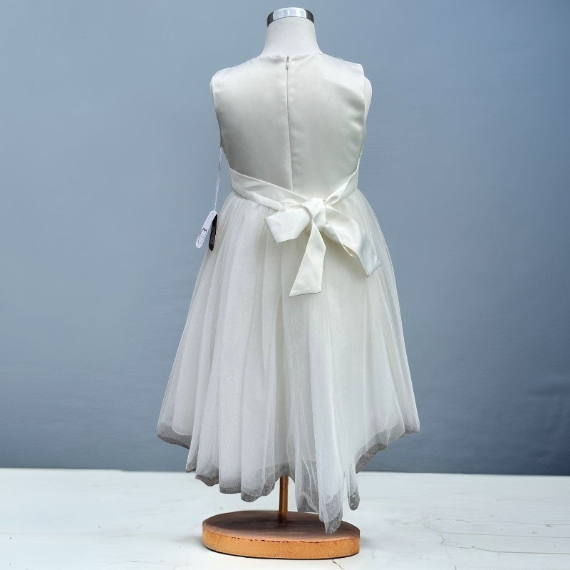 Elegantes Kleid für kleine Mädchen