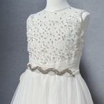 Elegantes Kleid für kleine Mädchen