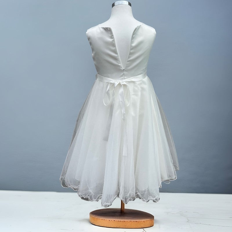 Elegantes Kleid für kleine Mädchen