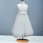 Elegantes Kleid für kleine Mädchen