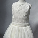 Elegantes Kleid für kleine Mädchen