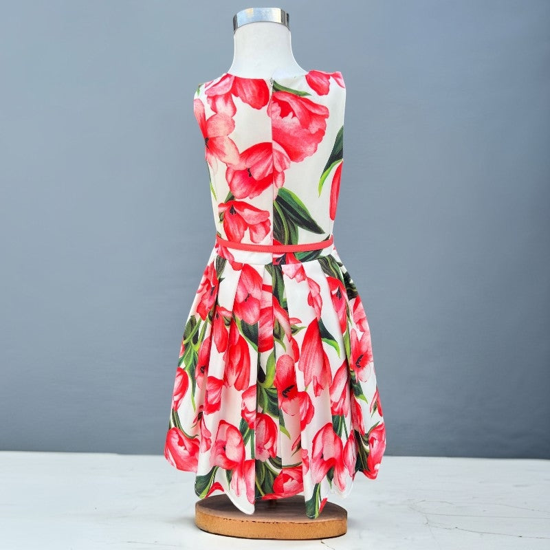 Elegantes Kleid für kleine Mädchen