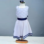 Elegantes Kleid für kleine Mädchen