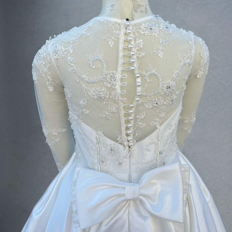 Elegantes Kleid für kleine Mädchen