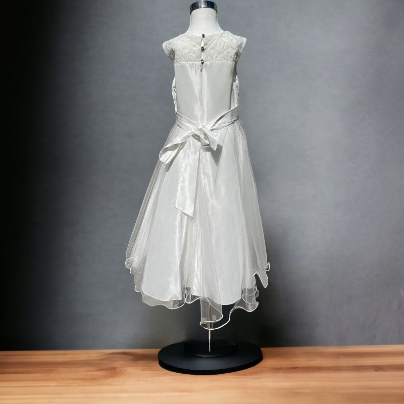 Elegantes Kleid für kleine Mädchen