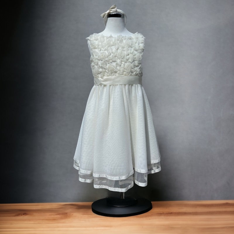 Elegantes Kleid für kleine Mädchen