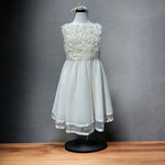 Elegantes Kleid für kleine Mädchen