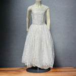 Elegantes Kleid für kleine Mädchen