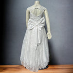 Elegantes Kleid für kleine Mädchen