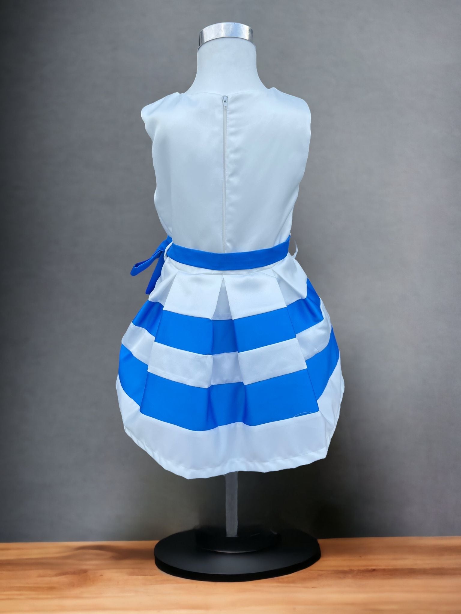 Elegantes Kleid für kleine Mädchen